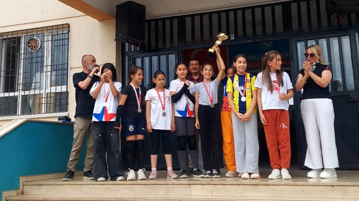 2024/2025 OKUL SPORLARI VOLEYBOL TAKIMIMIZ MİNİKLER A KIZ İL İKİNCİSİ OLDU